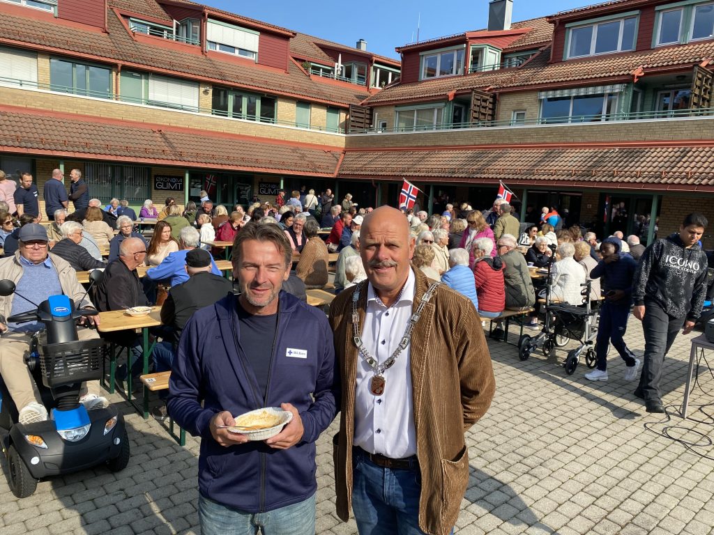 Kjetil Viland og ordfører Nils Olav Larsen